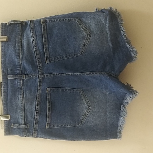 UMIQ BY LITZ Women's Denim Shorts - Picture 4 of 4